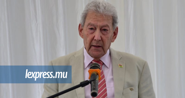 Naftali Regev, consul honoraire de Maurice en Israël, né à Maurice de parents détenus..jpg