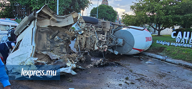 Accident au rond-point du Caudan (3).jpg