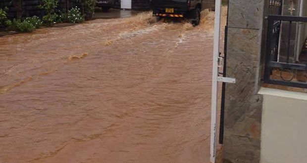 ■ Le morcellement de Chazal, construit sur un marécage, est inondable..jpg