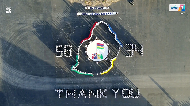 ■ Photo de drone de la démonstration de la Mauritius Police Force sur le tarmac du Champ-de-Mars..jpeg