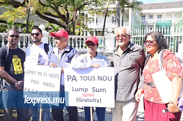 Manifestation devant le Parlement (3)