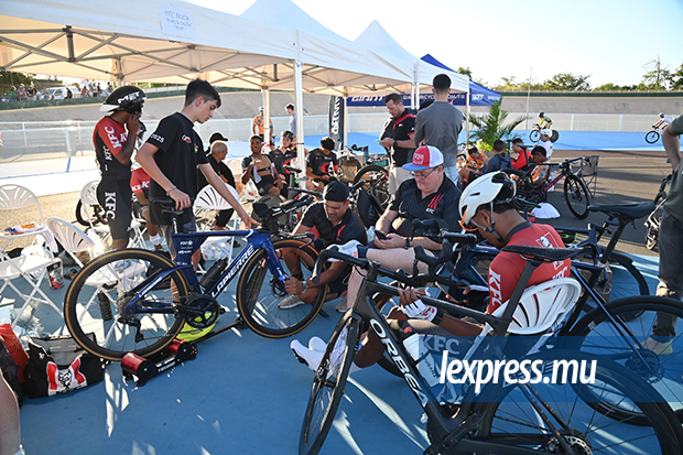 Les coureurs et dirigeants mauriciens