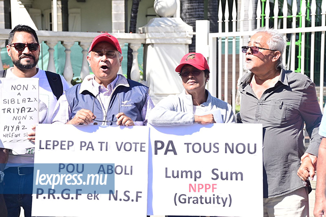 Manifestation devant le Parlement (2)