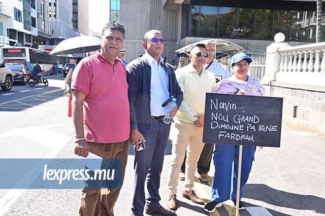 Manifestation devant le Parlement (4)