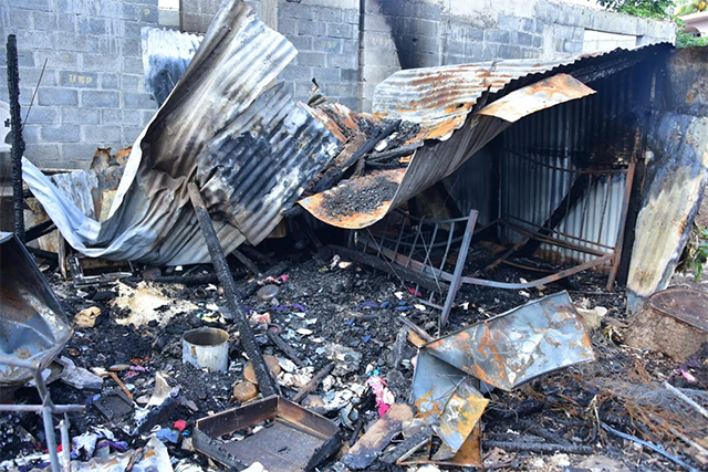 Les flammes n’ont laissé derrière elles qu’une structure calcinée.