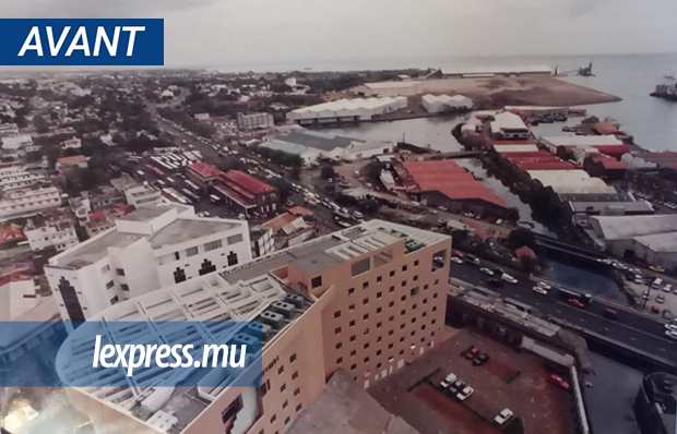 Vue aérienne de Port-Louis, en 1993, avant la construction du Caudan Waterfront..jpg