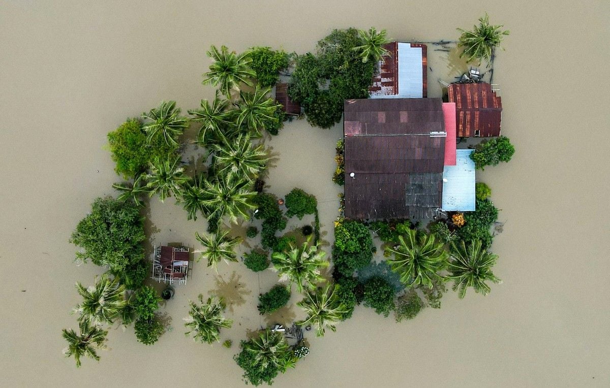 1444x920_an-aerial-view-shows-a-home-surrounded-by-flood-waters-in-kangar-in-northern-malaysia-s-perlis-state-on-november-28-2025-as-severe-flooding-affected-thousands-of-people-in-the-region-following-days.jpeg